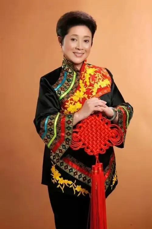 刘三姐黄婉秋病逝不到一年,刘三姐黄婉秋病逝