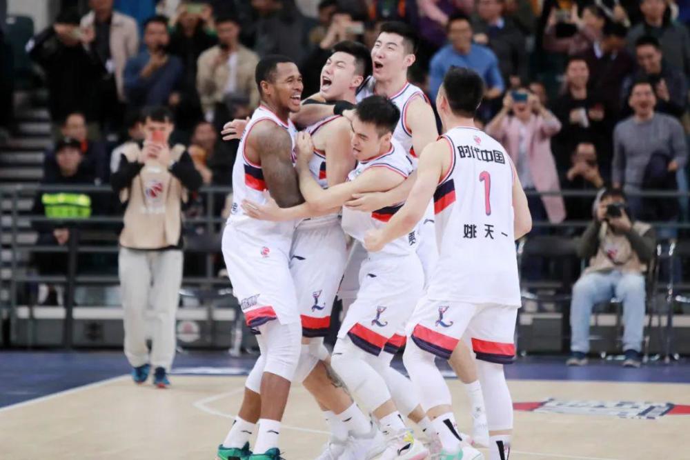 签下长约，留下冠军教头！广州队做出明智之举，5年打造出冠*队军**