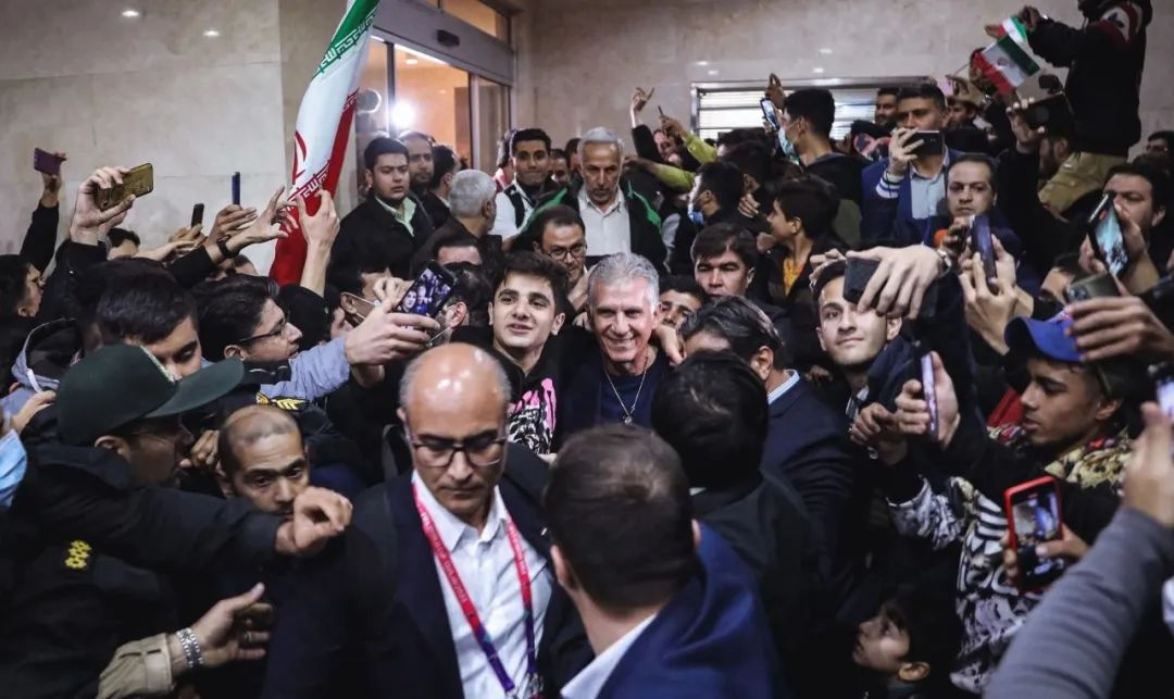 伊朗球迷输给美国后的反应,伊朗一球迷庆祝世界杯美国被击毙