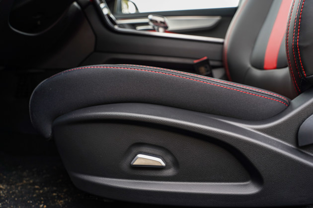 大众思皓曜2021款6座中配落地价,思皓曜和奕炫max暗夜破晓版哪个好