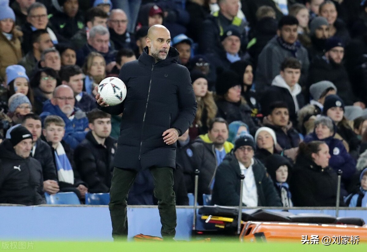 英超曼城和阿森纳谁更有希望夺冠,裁判引争议阿森纳1比2遭曼城逆转