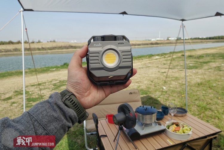 fenixcl28r露营效果,全能多用fenixcl28r多功能户外灯