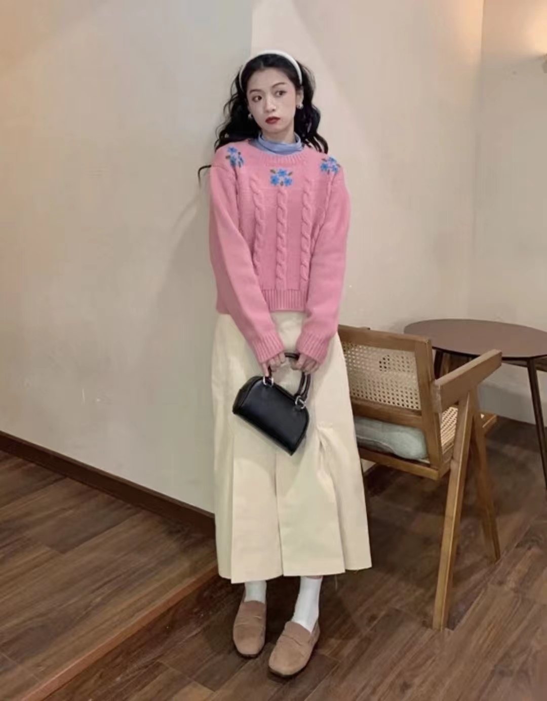 灯芯绒半身裙秋冬怎么搭配,灯芯绒碎花半身裙秋冬