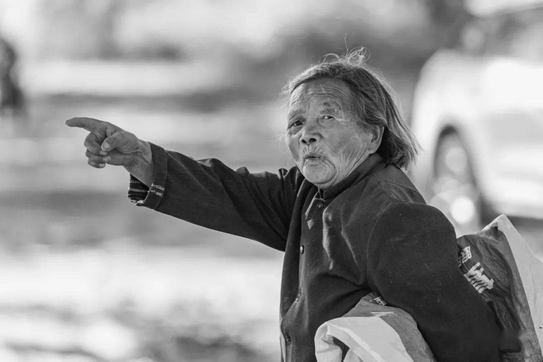 婆婆诬陷儿媳与邻居有染怎么办,婆婆污蔑儿媳妇外面有人犯法吗