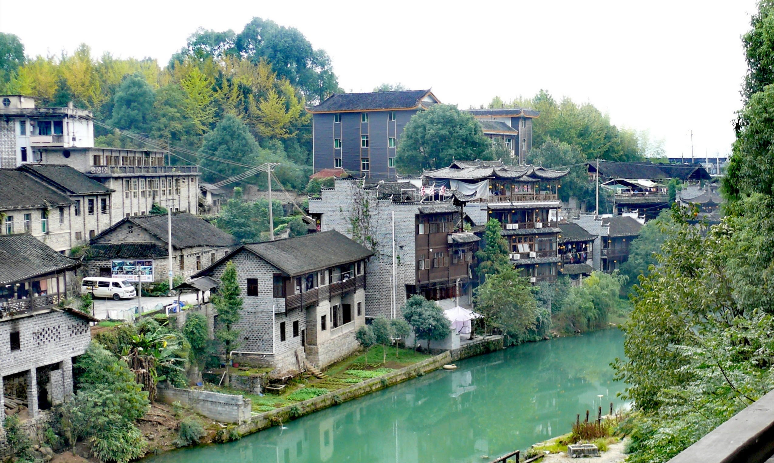 凤凰古城火车站到凤凰古城怎么走,凤凰古城站去凤凰古城打车多少钱