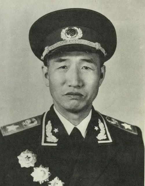 48年，一国军军长被蒋介石下令枪毙，临死前振臂高呼：毛主席万岁