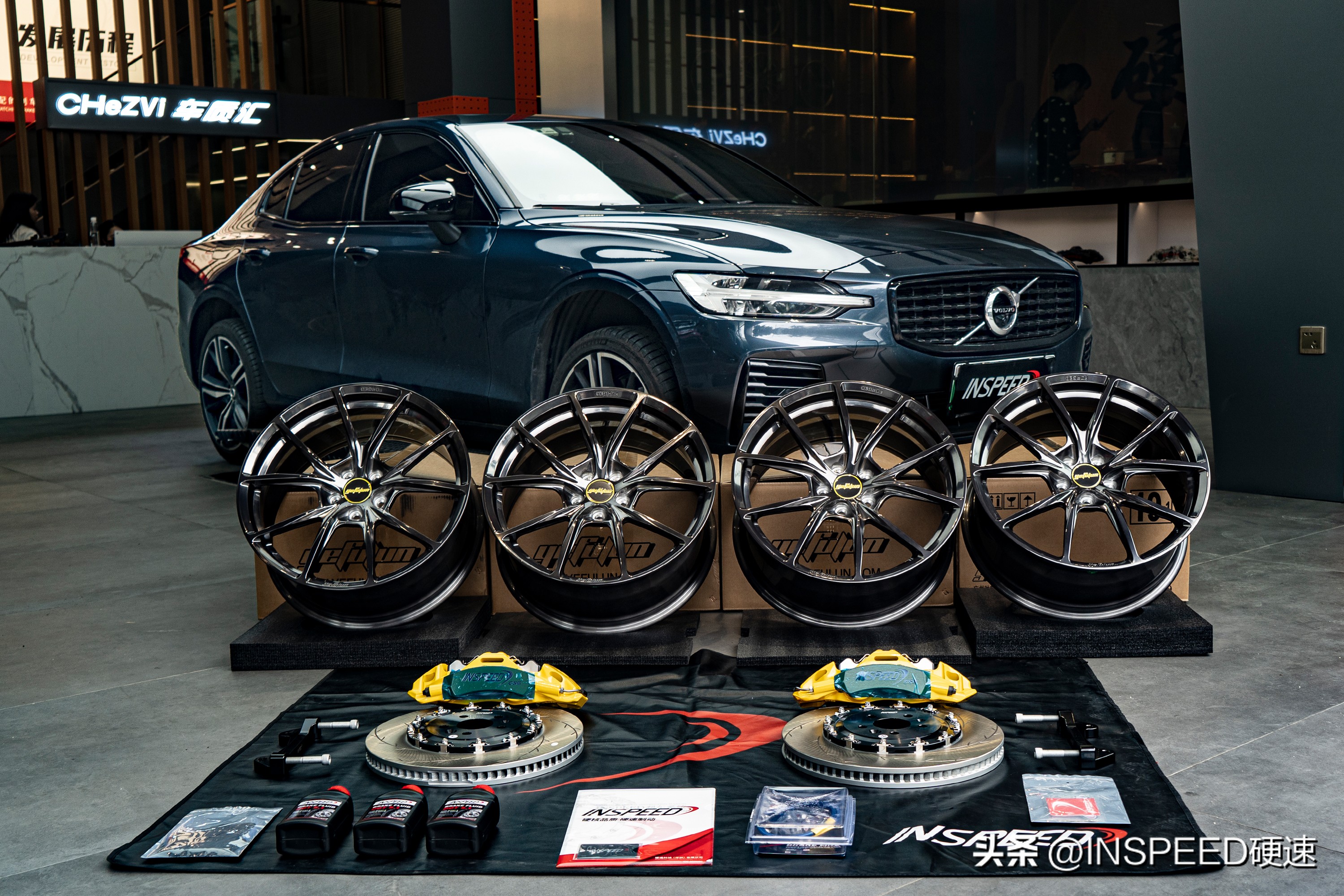 男孩过生日女孩送了一辆奥迪,男孩过生日女孩送车