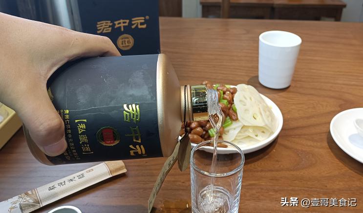 伏特加是世界三大蒸馏酒之一吗,伏特加酒精相当于中国酒多少度