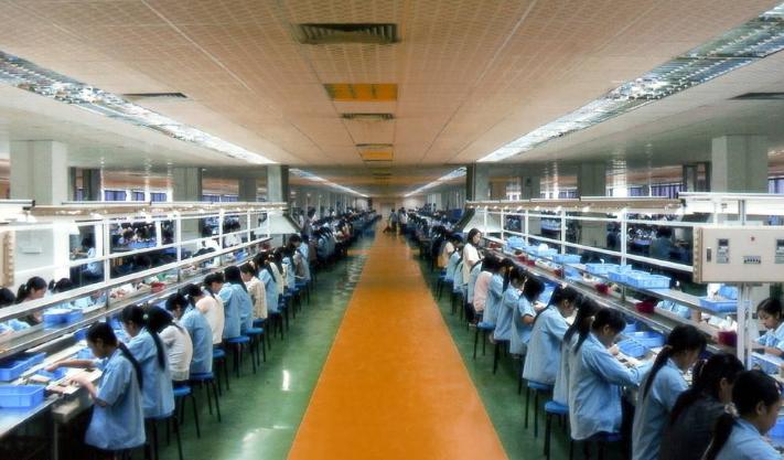 大学生暑假涌向工厂流水线，月入五六千，目标就是赚出一台iPad