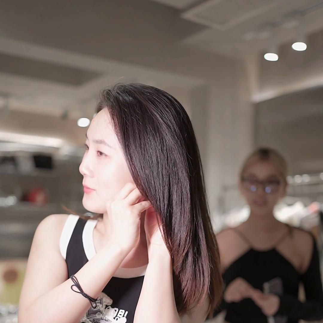 顾客大老远跑过来买衣服,顾客千里迢迢过来买衣服