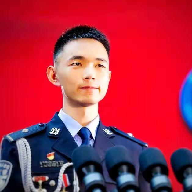 19岁战士身中13弹仍擒获歹徒,19岁武警战士身中13弹仍追击