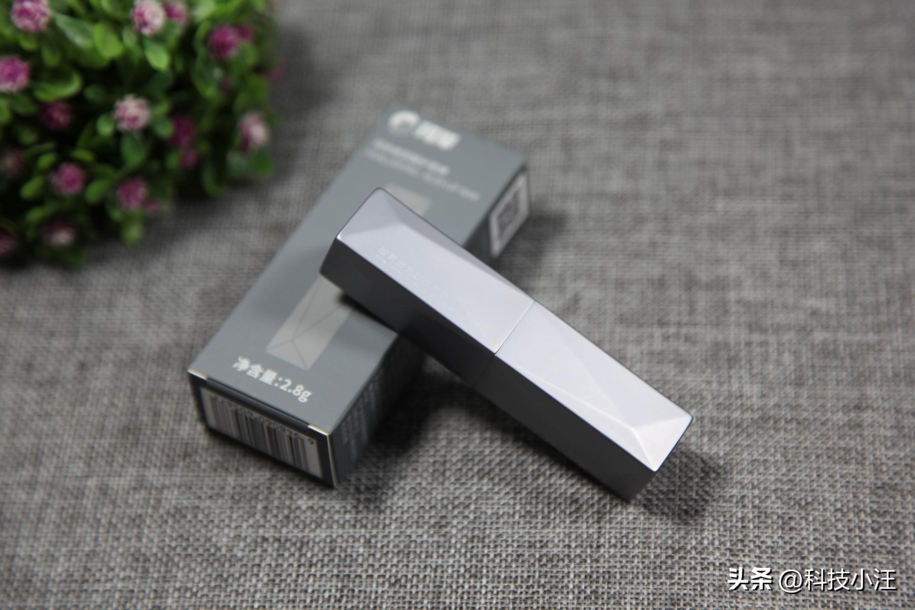 秋冬季节越来越干燥，男士护唇棒不仅要有型，更要有黑科技加持