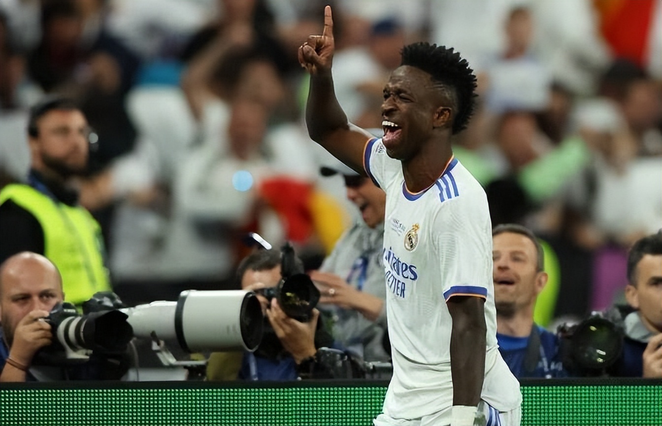 本泽马的进球为什么不算越位,21-22足球欧冠决赛本泽马越位