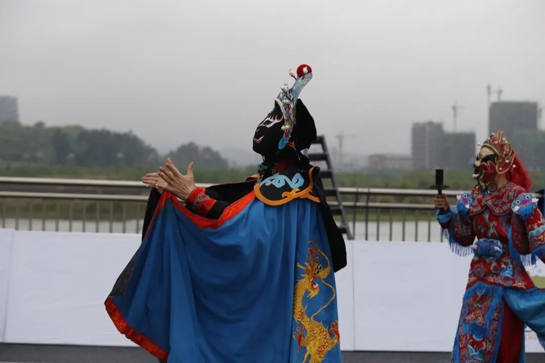 万人一起骑马的视频,万人齐跑马拉松