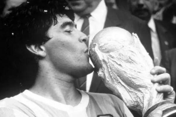 足球十大巨星c罗,c罗足球史上最伟大的球员