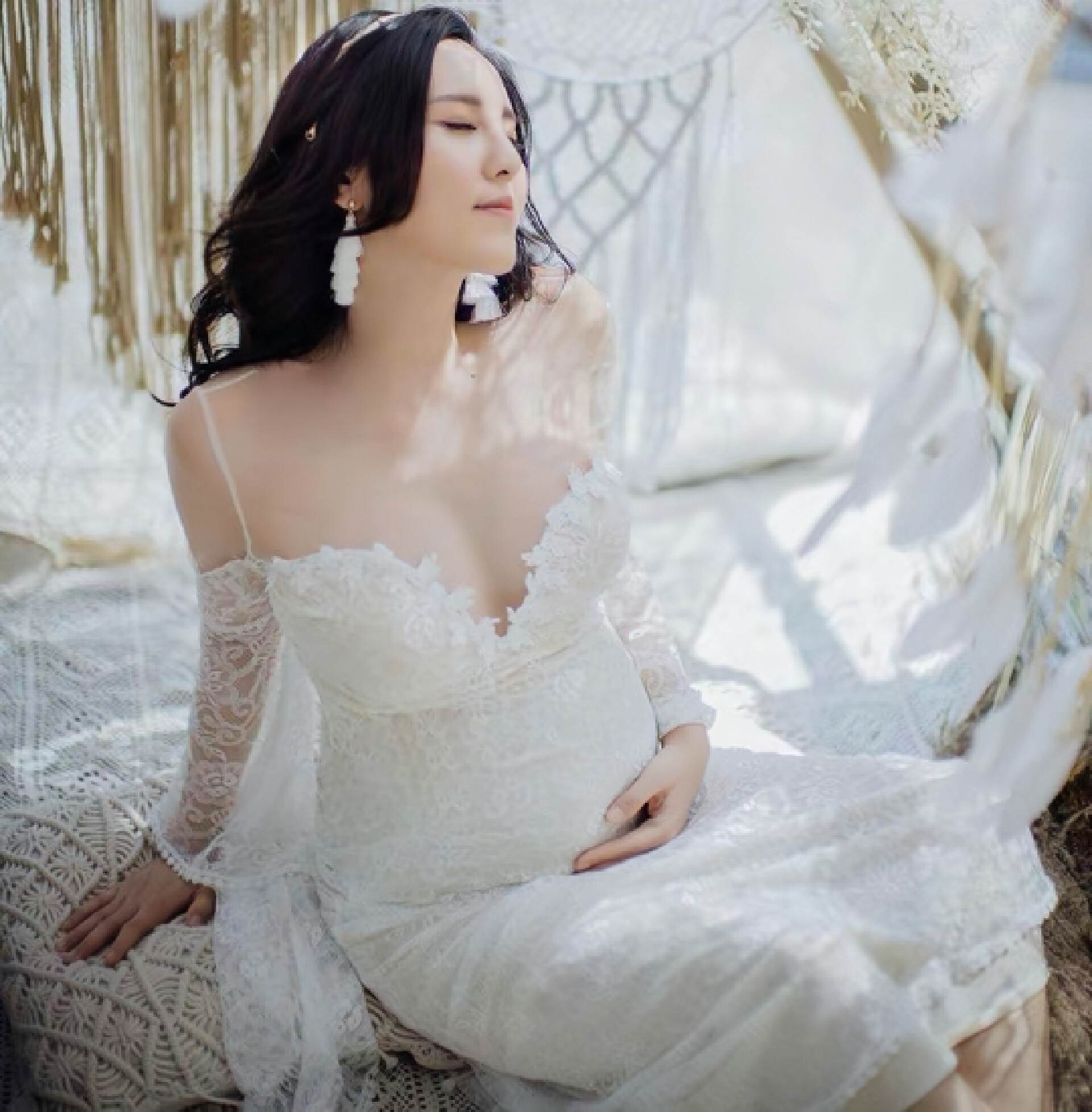 近期香港女星怀孕,香港知名女星高龄宣布怀孕