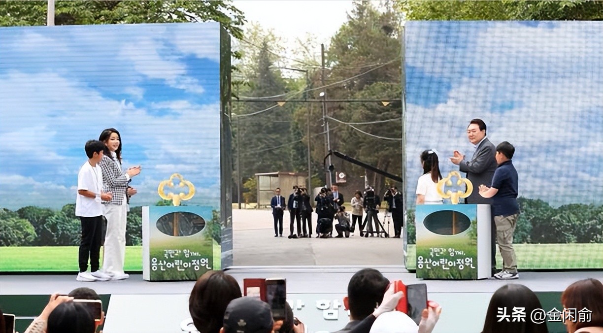 韩国第一夫人穿搭西服套装,韩国第一夫人绿色裙子配西服