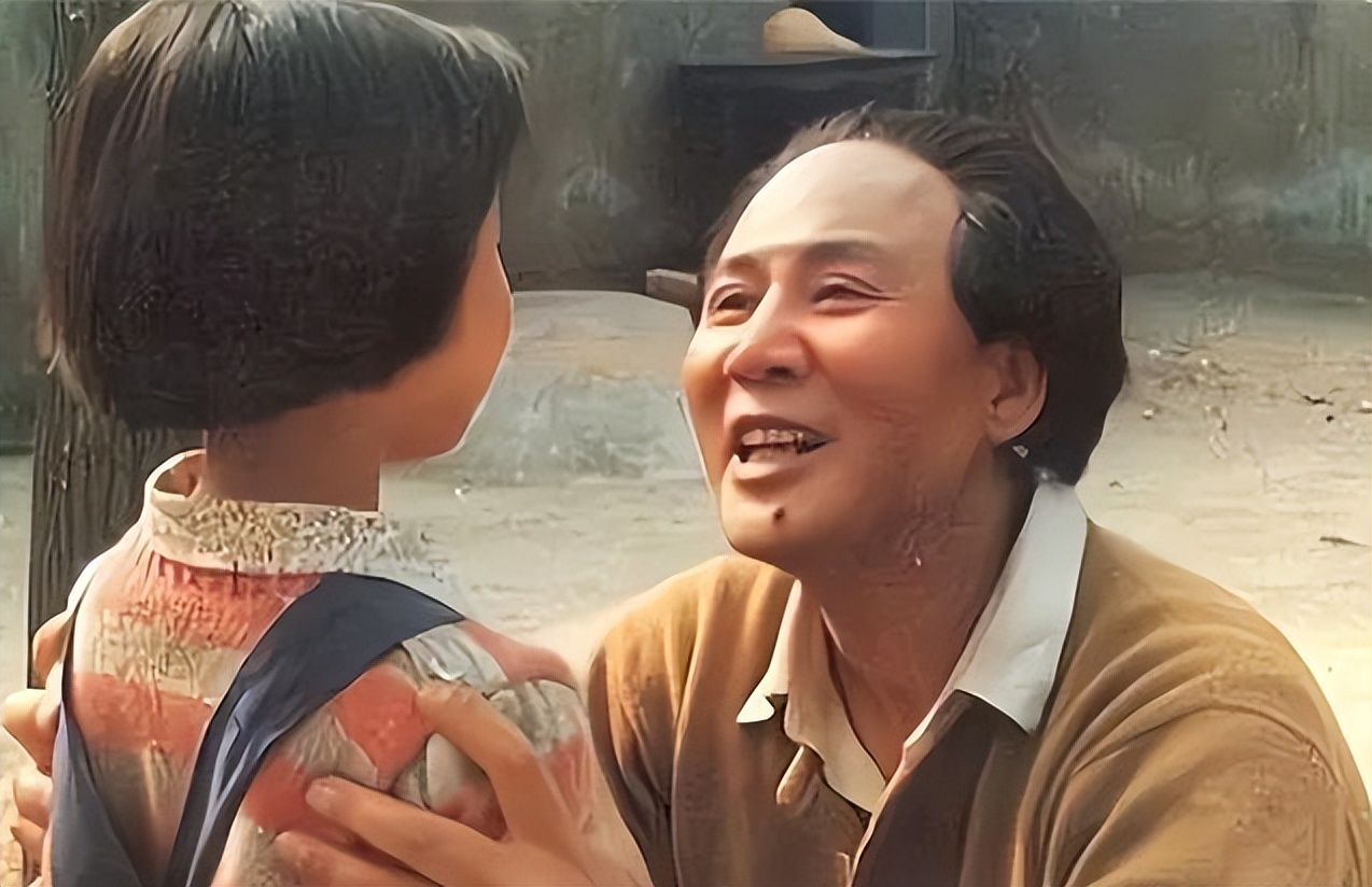 古月饰演的毛主席越来越像，妻子桂苹却有些伤感：老胡，你变了