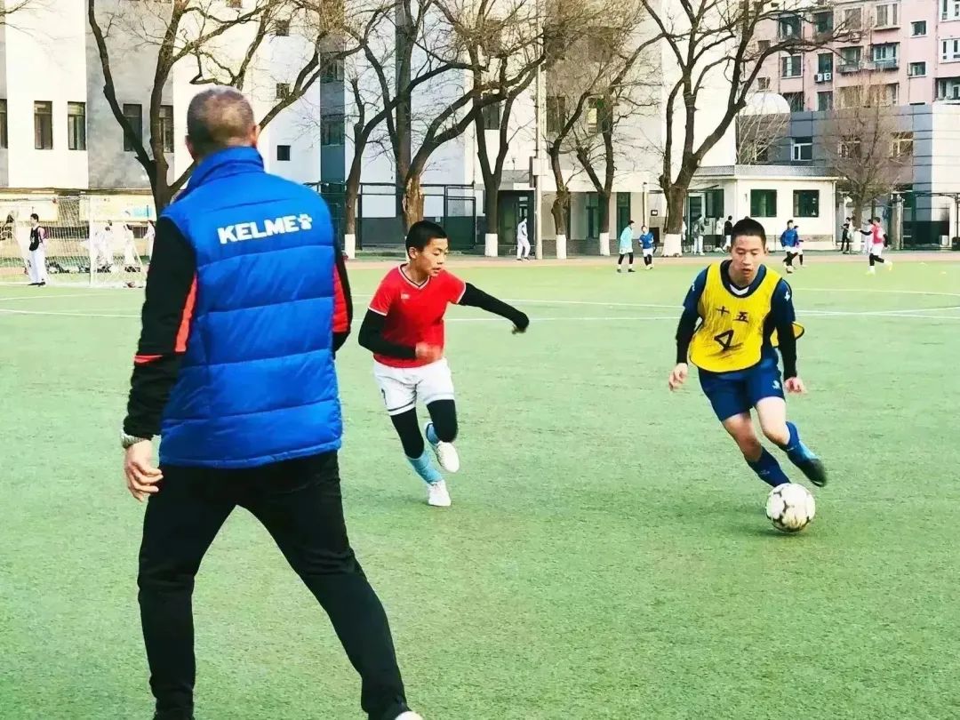 绿茵足球点亮梦想,绿茵点燃梦想