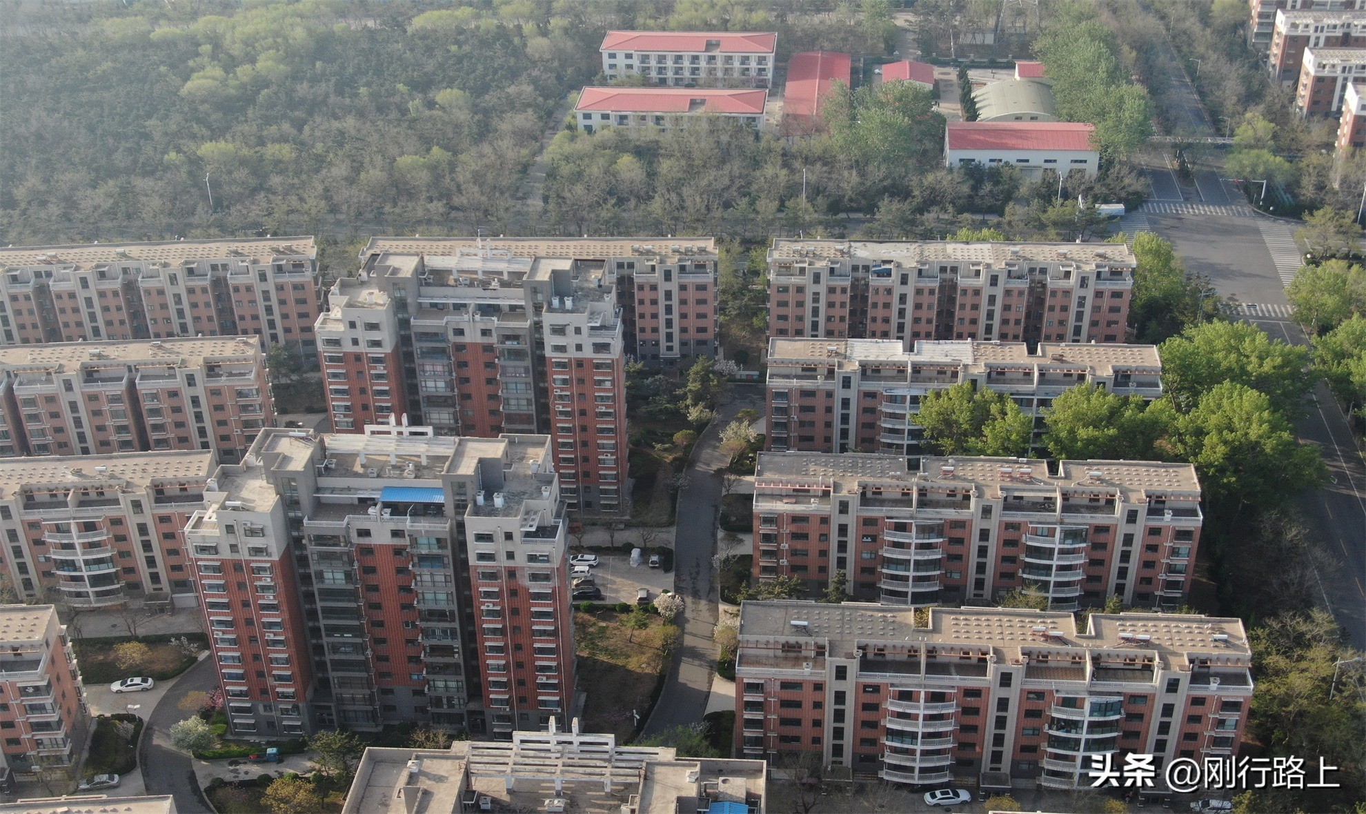 夏日总要去一趟山东龙口月亮湾的海滨沙滩吧