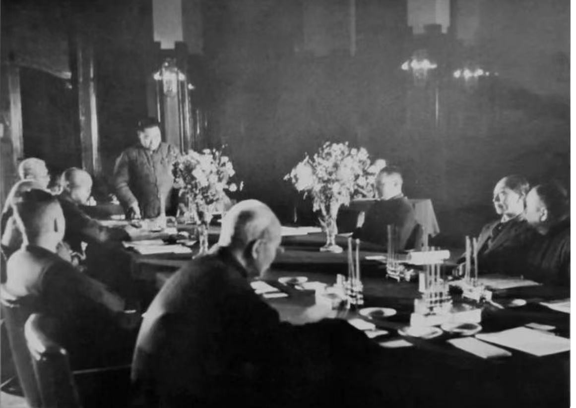 1949年确定新中国名字时，张治中提议减掉2个字，毛主席为何赞同