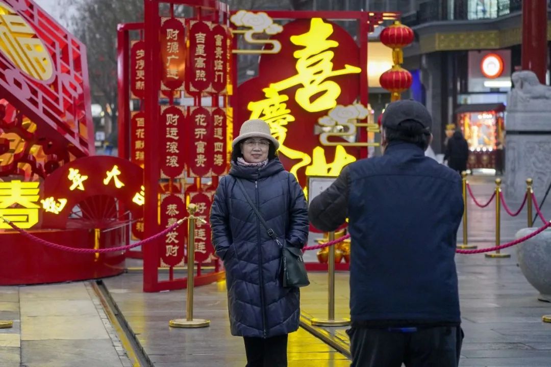 东城因你而美｜从凌晨到日暮，“亮”出年味儿的背后……