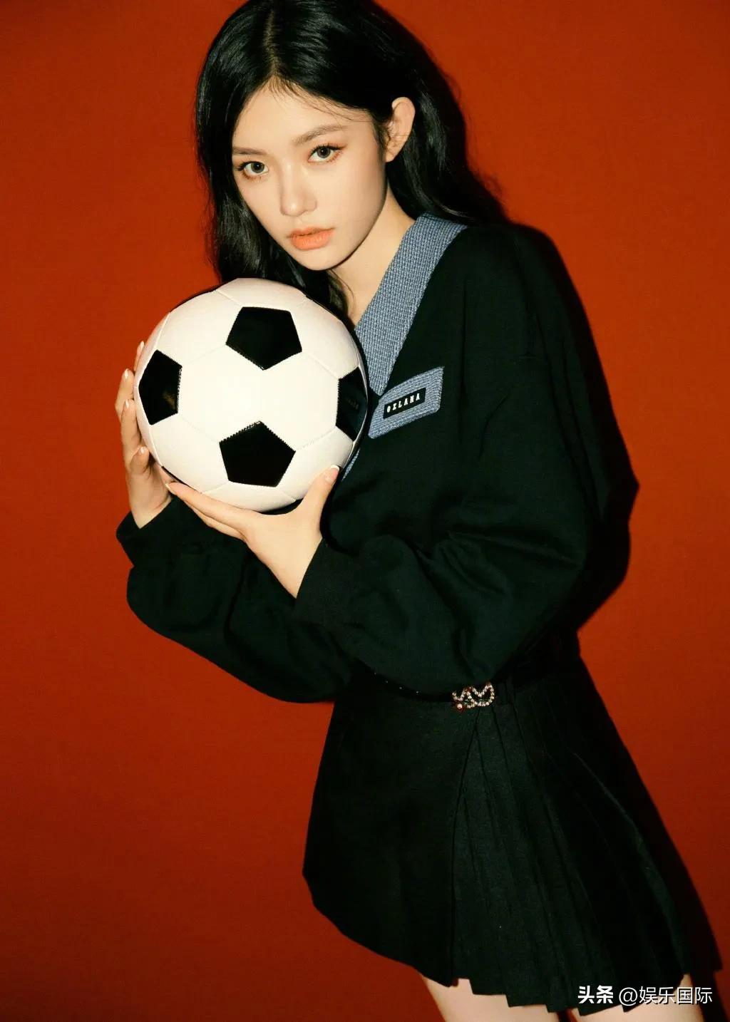 林允抱着白敬亭,林允抱人