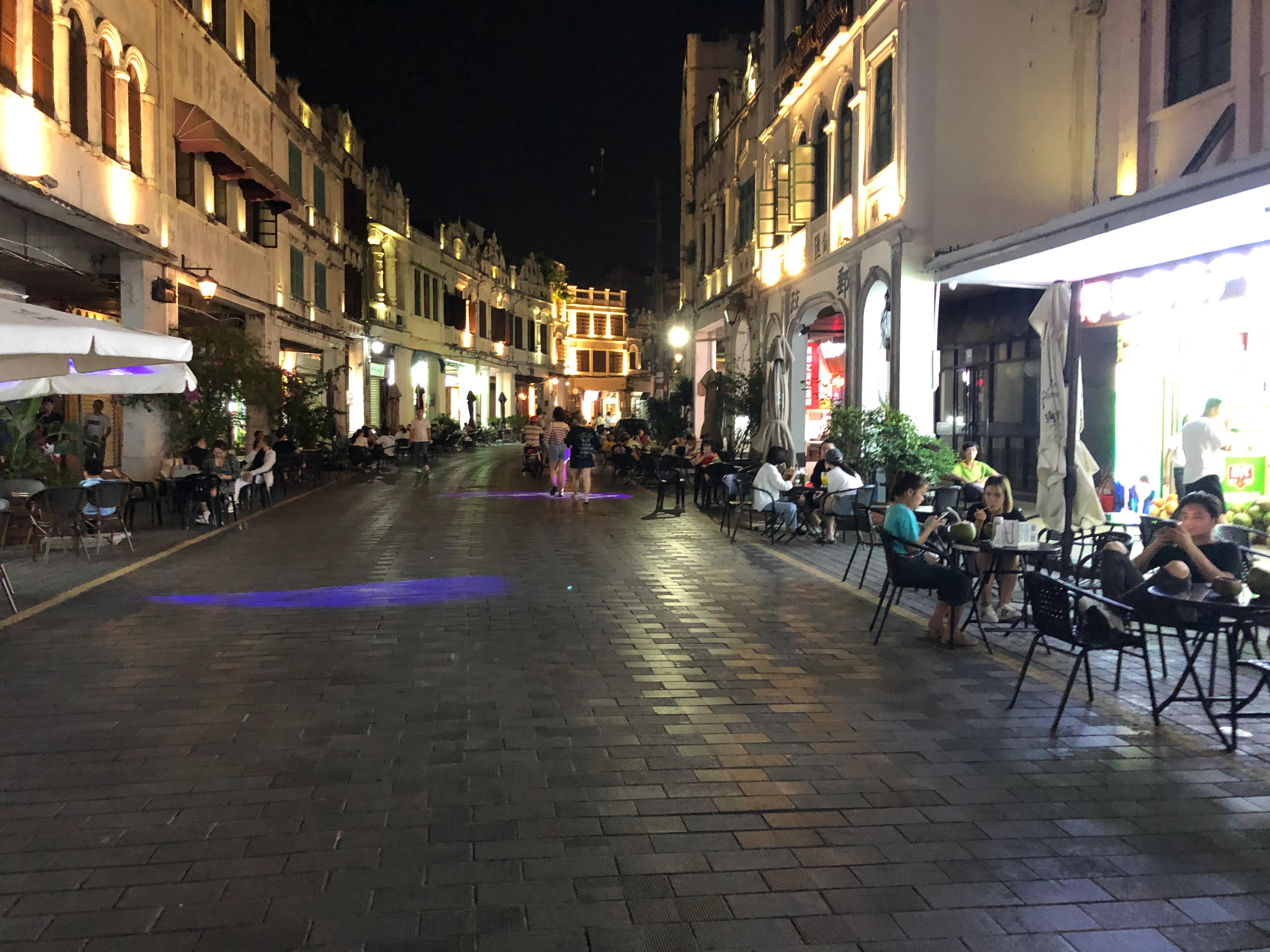 逛消博会高科技大开眼界游海口体验海南人慢生活