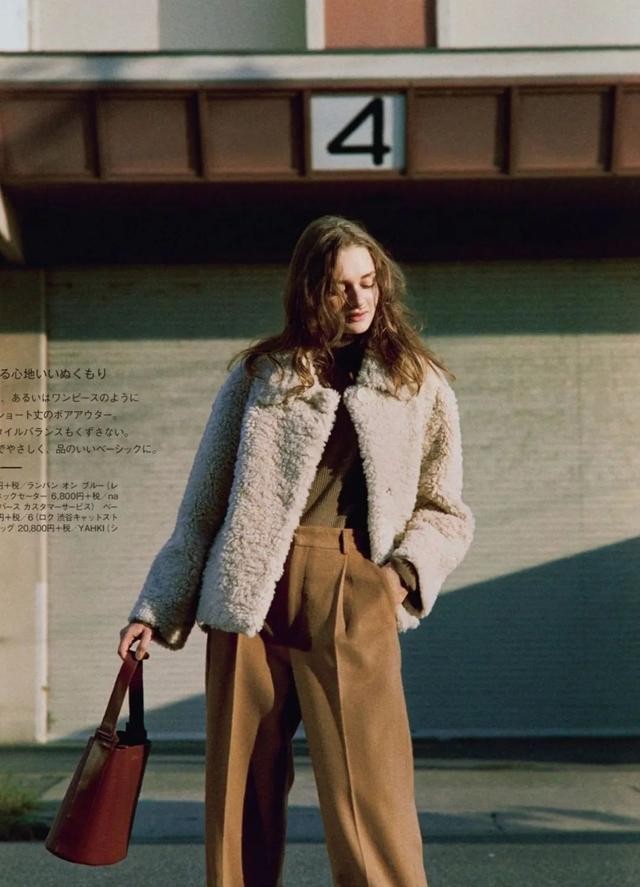 今年流行羊羔毛袄,流行羊羔绒又保暖