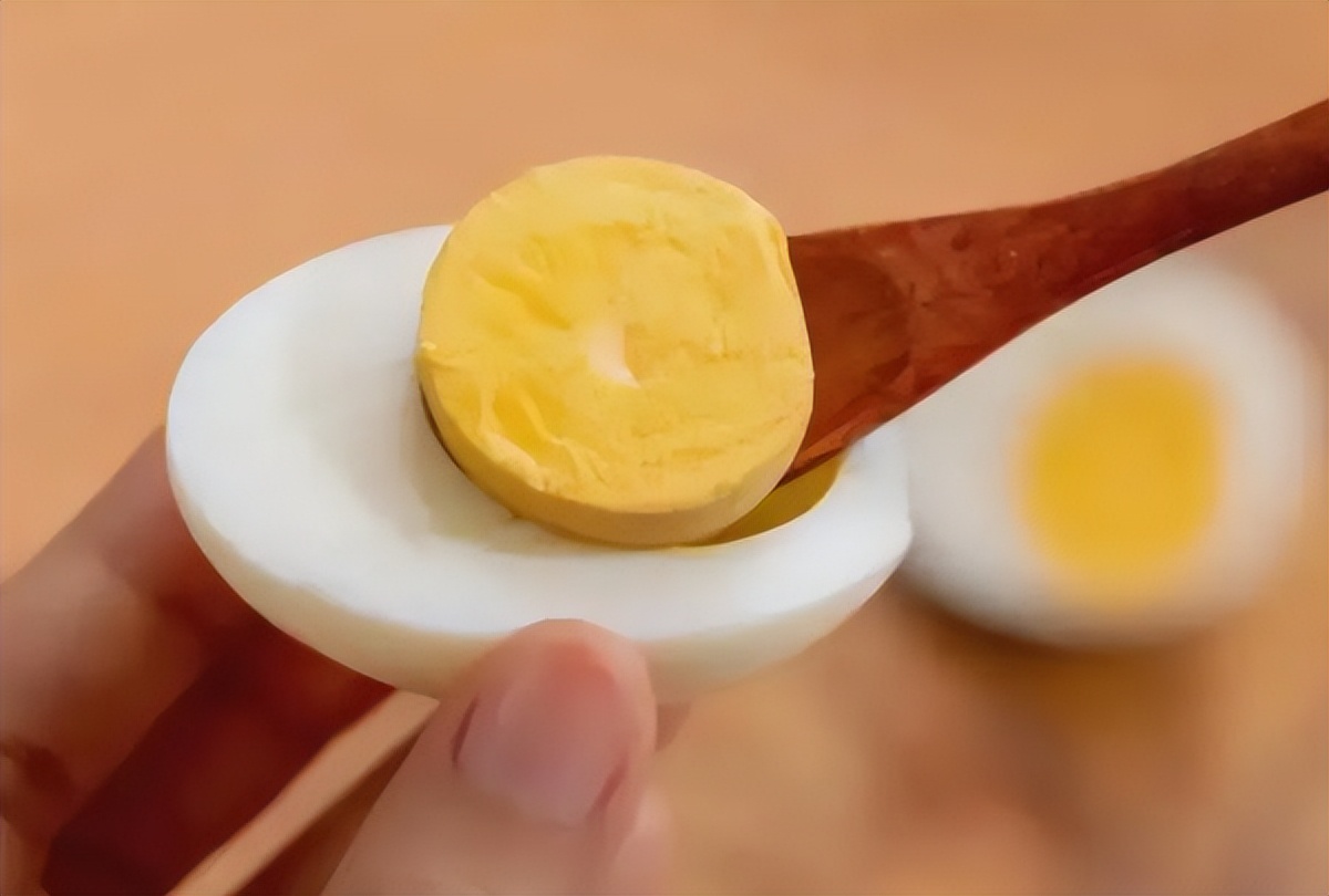 常吃水煮鸡蛋对身体是好是坏,每天一个水煮蛋是养肝还是伤肝