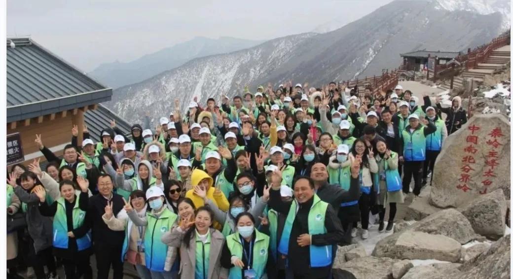 鍥㈠洟宸ヤ綔鏃ュ父,鍥㈠洟宸ヤ綔缁忓巻