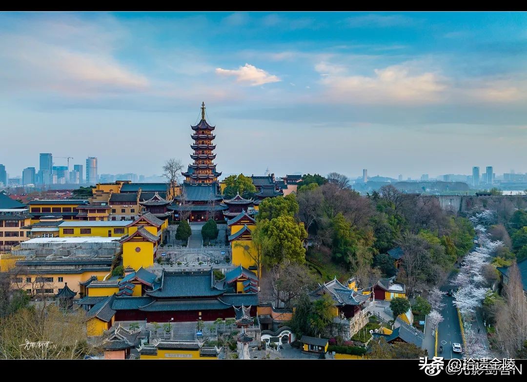 南京鸡鸣寺樱花盛开的时候,鸡鸣寺看樱花要门票吗