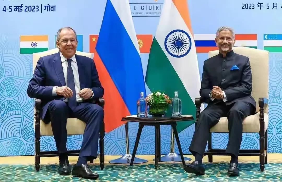 石油结算用美元为什么对美国有利,石油贸易用人民币结算