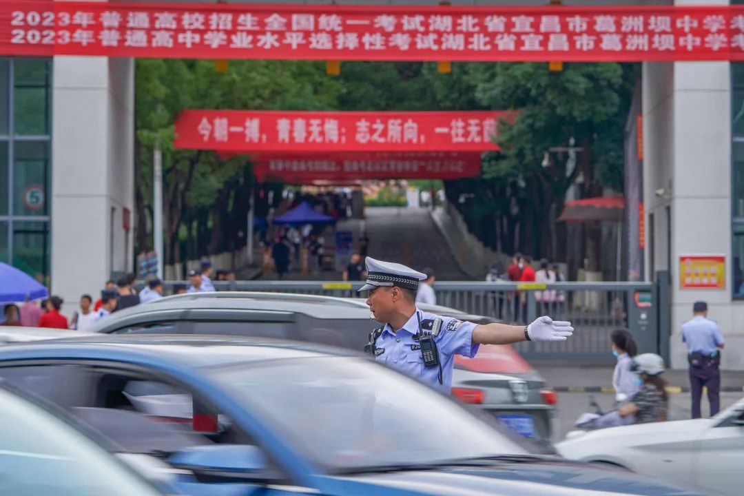警警护航高考完整版,护航高考交警通行视频