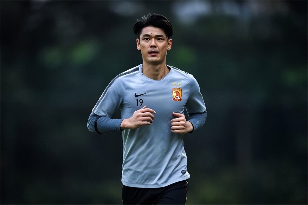 恒大门将曾诚国家队,恒大队长曾诚完整版