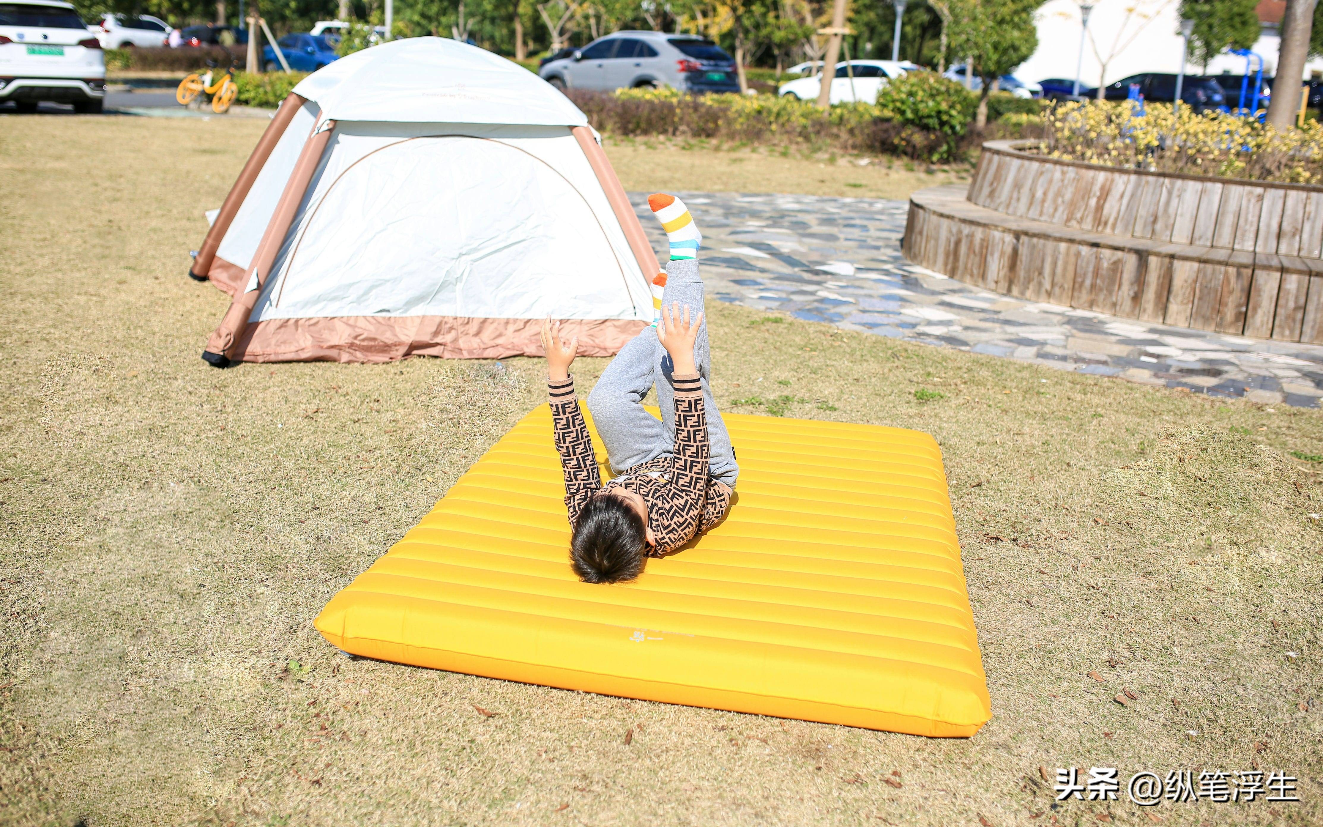 户外露营睡垫选蛋巢还是气垫,户外露营过夜买多厚的睡垫合适