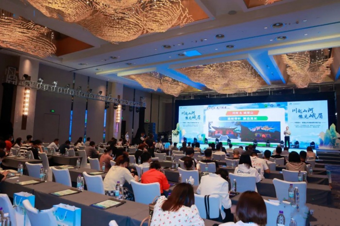 峨眉山巡游,峨眉山郑州报团