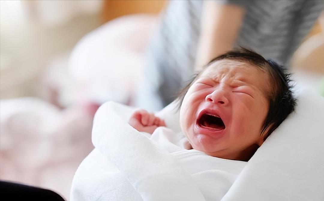 孩子老是歇斯底里哭闹,孩子一不顺意就哭闹歇斯底里