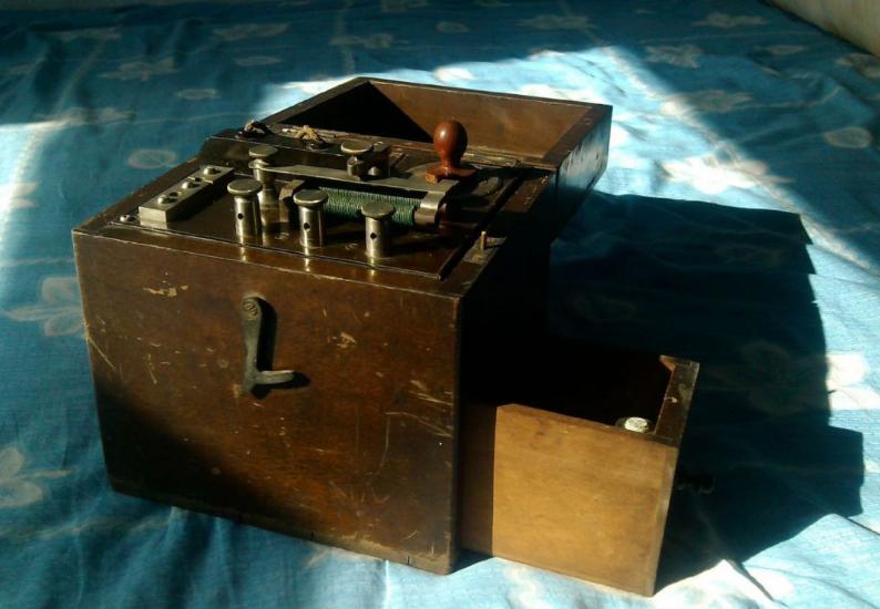 苏联专家给公安上课，突然被捕，局长笑言：老韩，我找你好苦