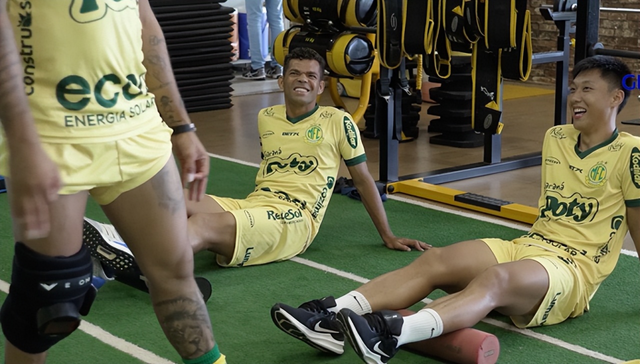 恭喜国足，恭喜足协，2位00后新星留洋欧美，陈戌源盼到了