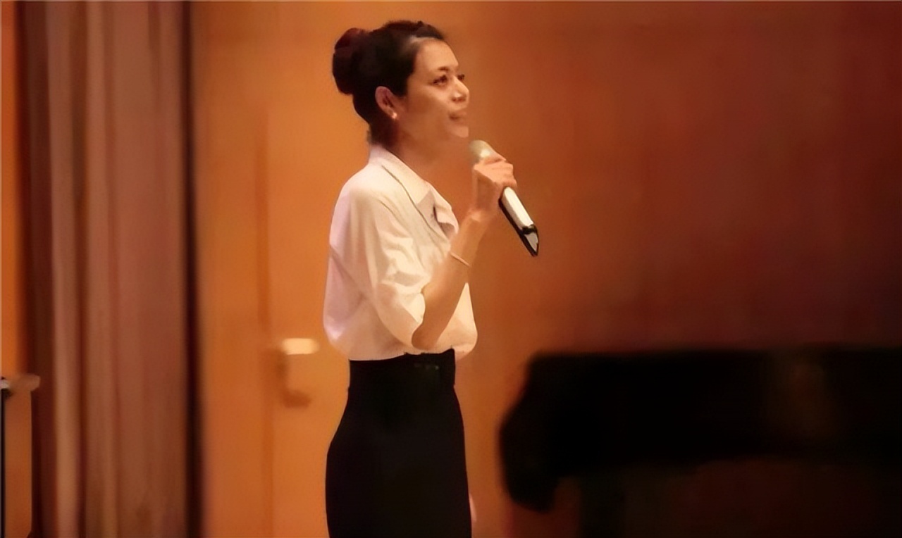 复旦网红教授陈果是如何走下神坛,复旦女神陈果为何跌落神坛