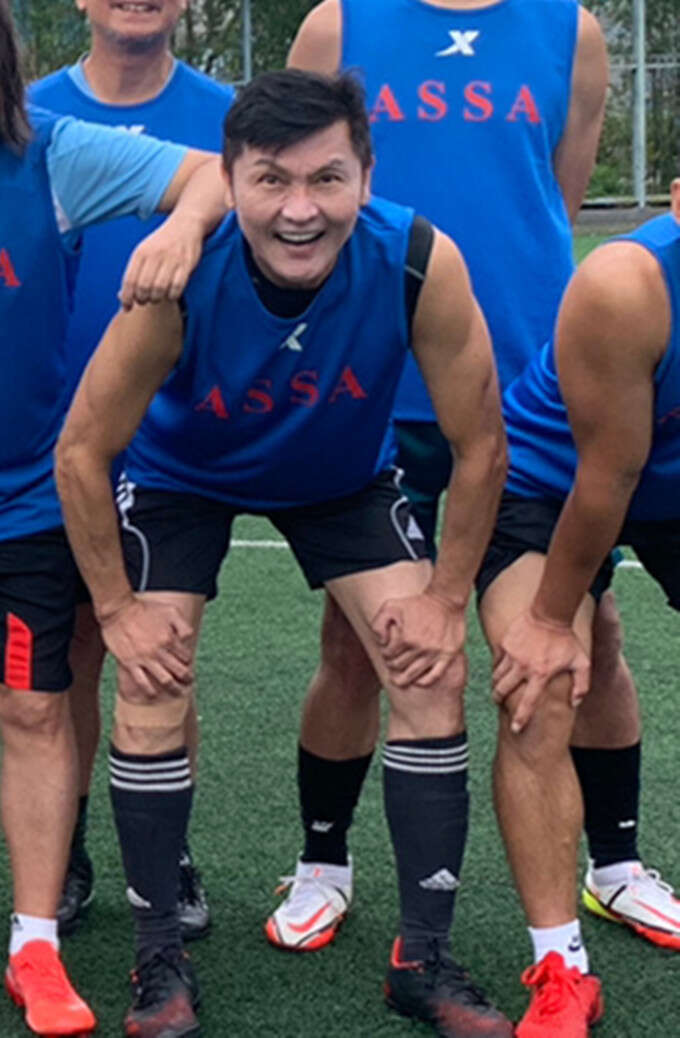 黄日华穿衣风格,黄日华年轻时踢球的视频