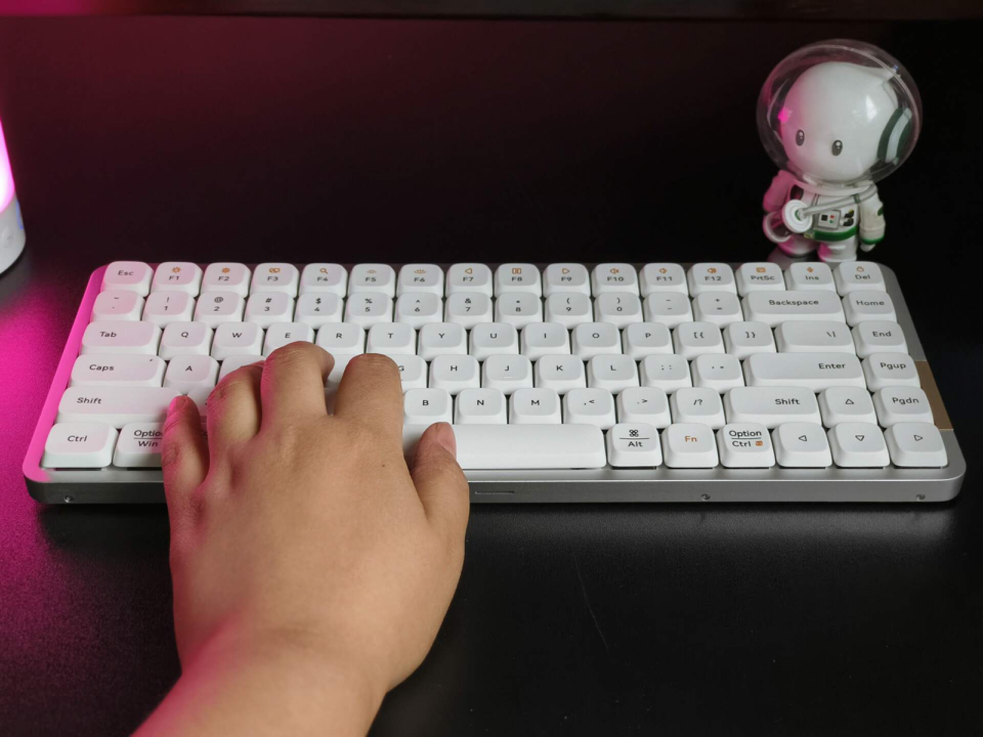 洛斐小顺键盘如何切换设备,洛斐小顺键盘可以自己换轴体吗