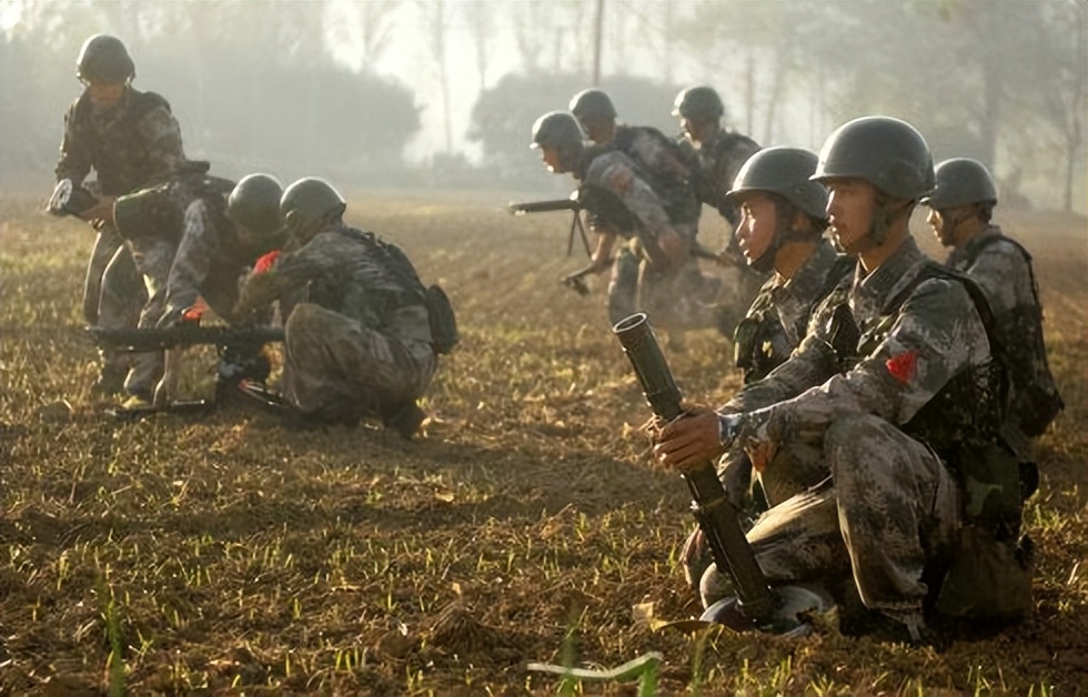 歼20有双座战机吗,双座型歼20是两个飞行员吗