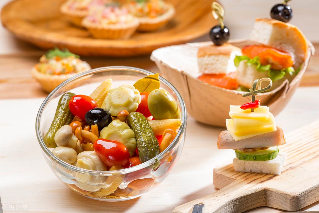 顾客不给好评怎么办,顾客吃到一半说量少差评怎么回复