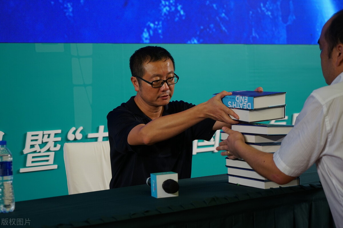 三体刘慈欣获雨果奖影响几何,刘慈欣的三体的雨果奖是什么