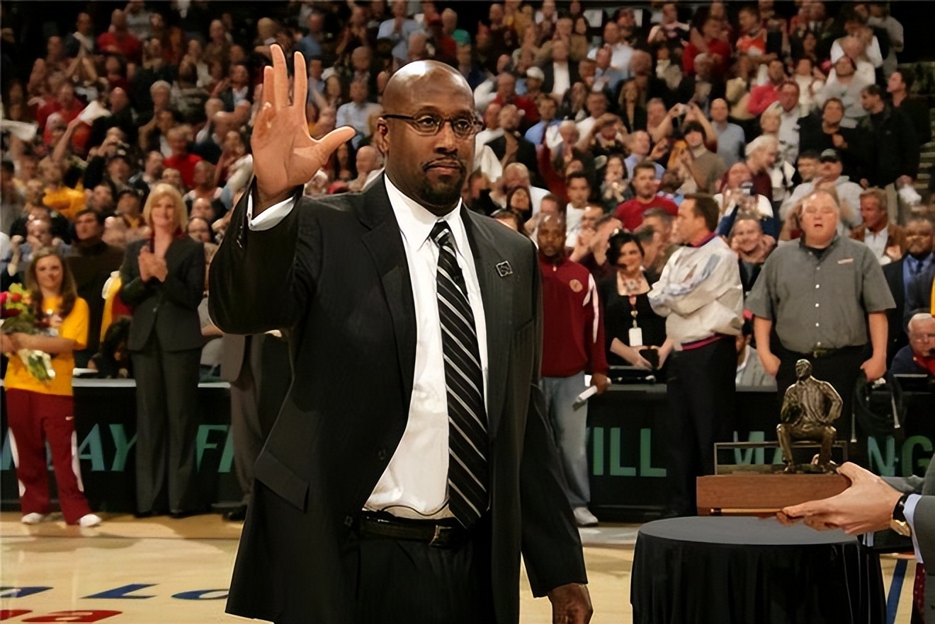 麦克布朗会得到最佳主教练吗,麦克布朗执教勇士17年