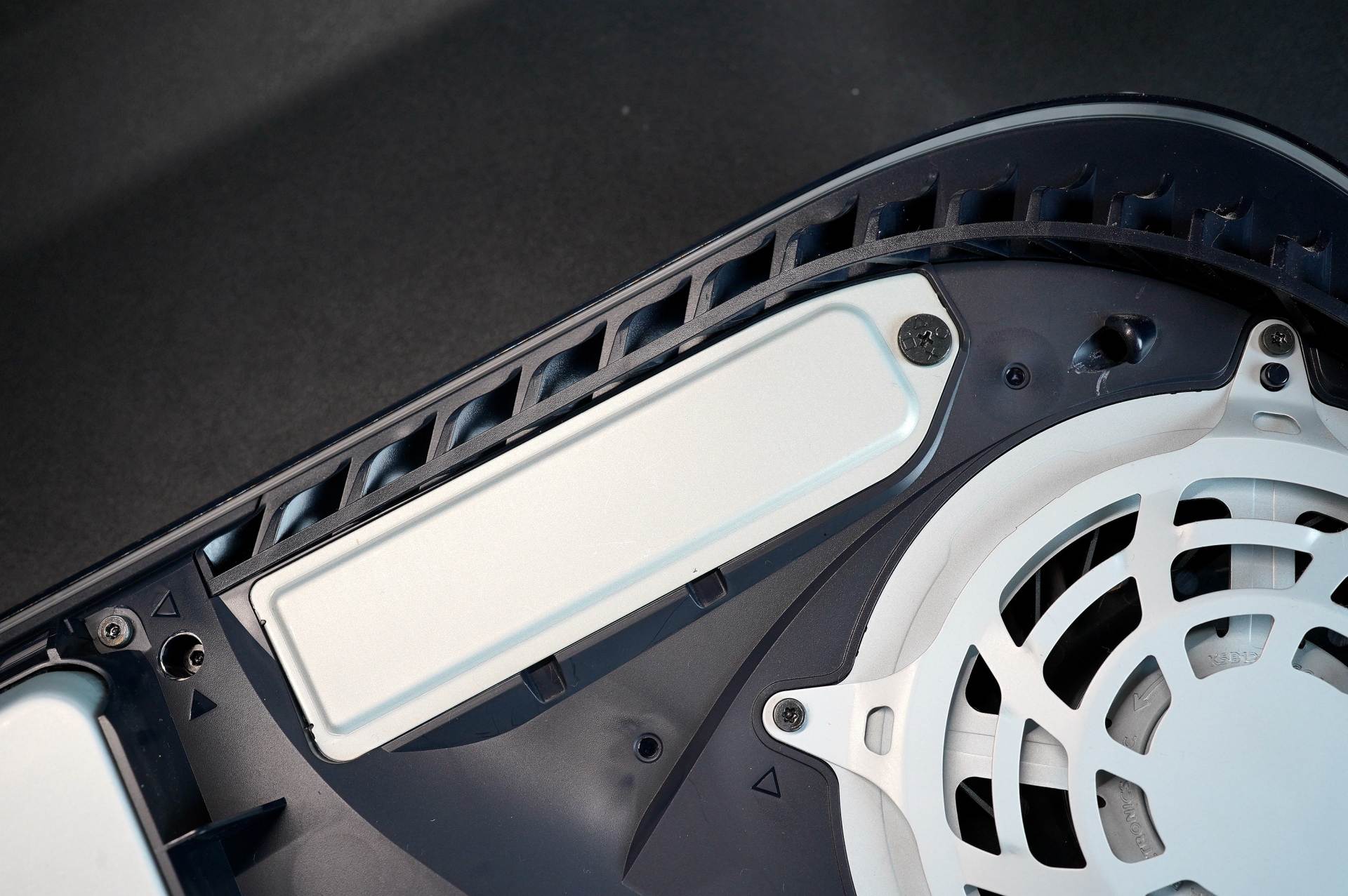 ps5怎么安装扩容硬盘,ps5扩容硬盘怎么装