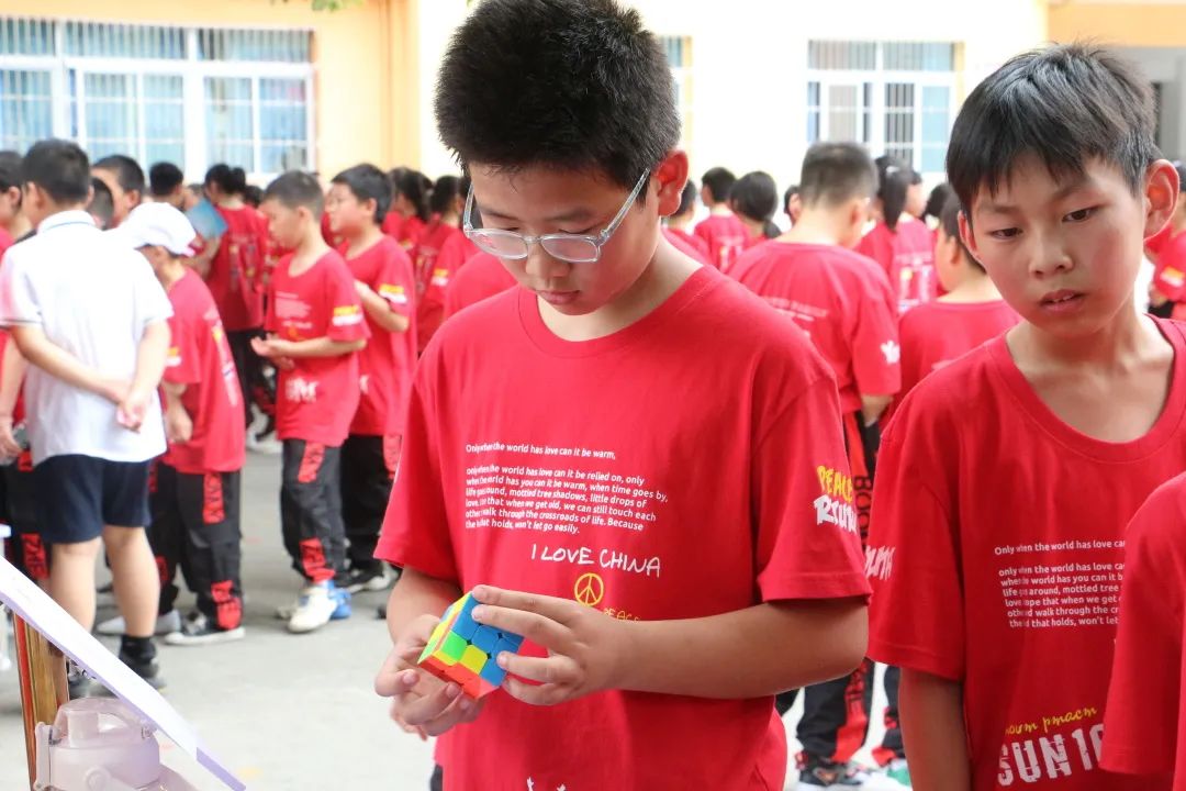 万二小举行2016级毕业典礼暨毕业班综合素质拓展活动