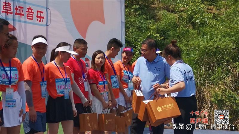 竹山县第三届“亲梅竹马·乡约竹山”微马赛在太和梅花谷隆重举行